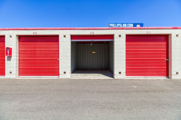 Facility photo: //images.sparefoot.com/medium/2428886915398ff1c80.jpg