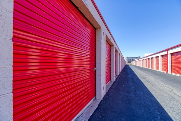 Facility photo: //images.sparefoot.com/medium/242888691539b668769.jpg