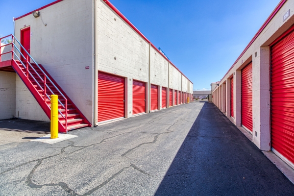 Facility photo: //images.sparefoot.com/medium/242888691539bc01254.jpg