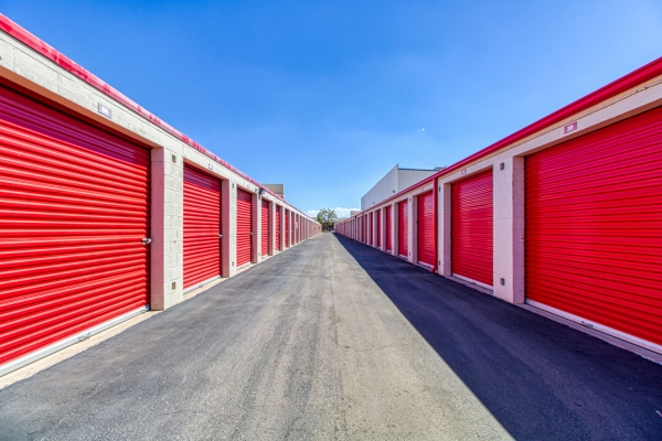 Facility photo: //images.sparefoot.com/medium/242888691539f94184c.jpg