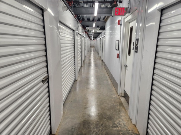 Facility photo: //images.sparefoot.com/medium/2428916a1736f927273.jpg
