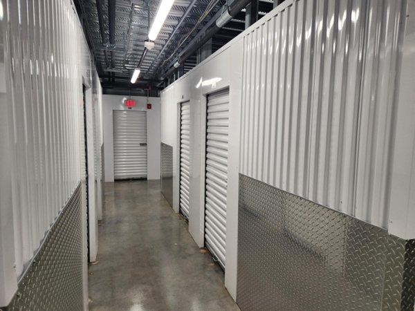 Facility photo: //images.sparefoot.com/medium/2428916a1736fa1c78d.jpg