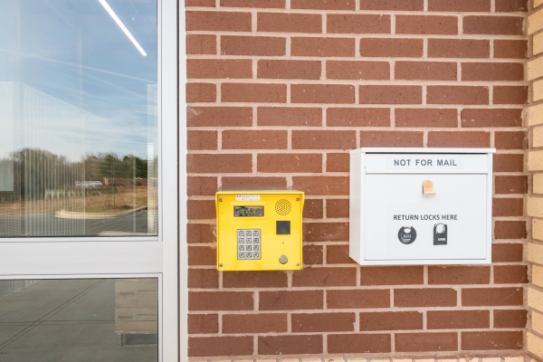 Facility photo: //images.sparefoot.com/medium/2428926931af4f3d8d9.jpg