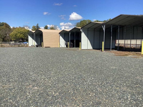 Facility photo: //images.sparefoot.com/medium/2428976930a75e6d949.jpg