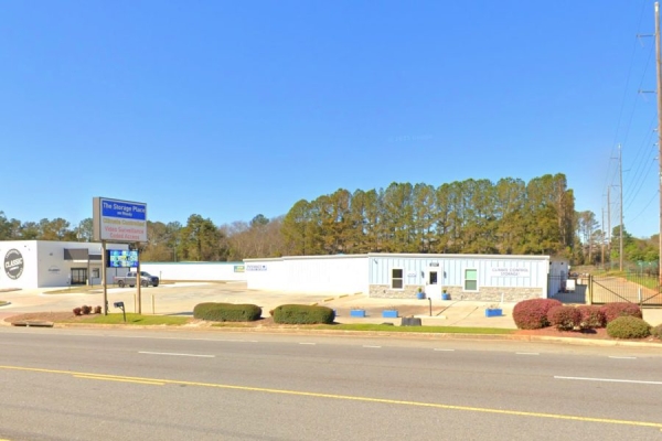 Facility photo: //images.sparefoot.com/medium/242904690bc869844ad.jpg