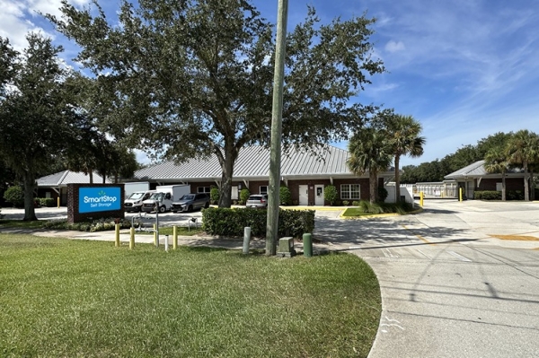 Facility photo: //images.sparefoot.com/medium/242910690cc8528c47d.jpg