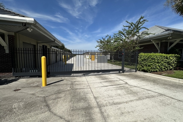 Facility photo: //images.sparefoot.com/medium/242910690cc8552b772.jpg