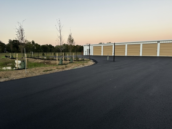 Facility photo: //images.sparefoot.com/medium/242914690cc91436df7.jpeg