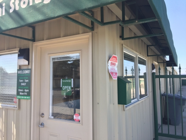 Facility photo: //images.sparefoot.com/medium/242919690e4e242b087.jpg