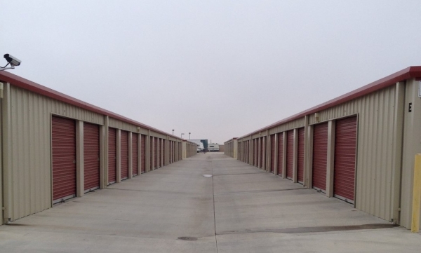 Facility photo: //images.sparefoot.com/medium/242920690e4bb01626d.jpg