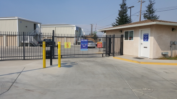 Facility photo: //images.sparefoot.com/medium/242921690e50a6c54dd.jpg