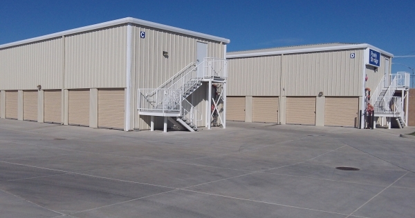 Facility photo: //images.sparefoot.com/medium/242921690e50a8b2366.jpg