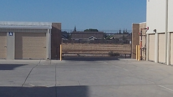 Facility photo: //images.sparefoot.com/medium/242921690e50ab78651.jpg