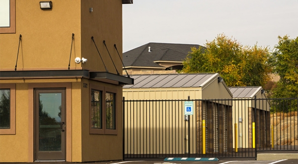 Facility photo: //images.sparefoot.com/medium/242923690e541f4766e.jfif