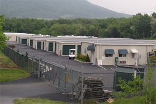 Facility photo: //images.sparefoot.com/medium/242926690e87e40475d.jpg