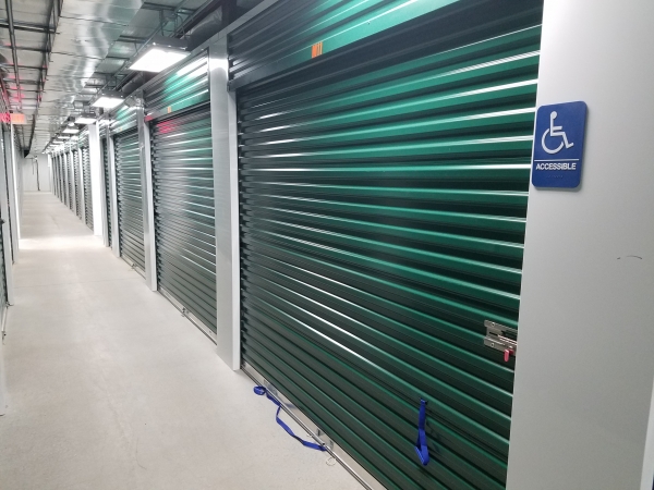 Facility photo: //images.sparefoot.com/medium/242926690e87e5032d4.jpg