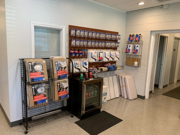 Facility photo: //images.sparefoot.com/medium/242931690e8befda9fd.jpg