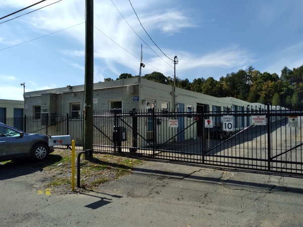 Facility photo: //images.sparefoot.com/medium/242932690e9617d1aab.jpg