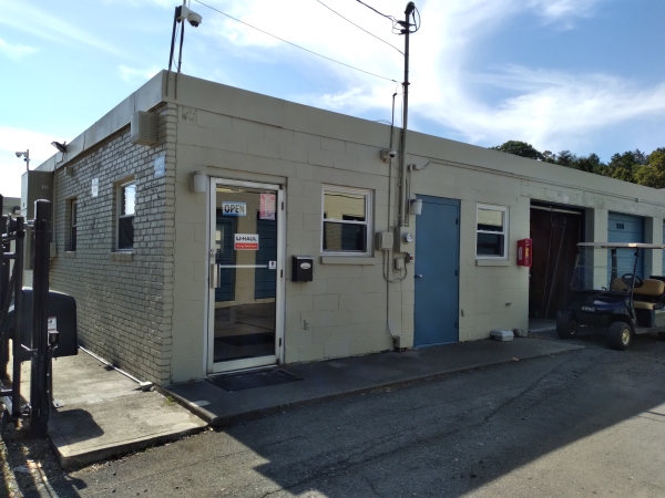 Facility photo: //images.sparefoot.com/medium/242932690e961d3faf1.jpg