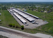 Facility photo: //images.sparefoot.com/medium/24293869189dc3e92ff.jpeg