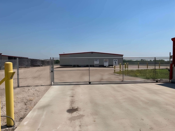 Facility photo: //images.sparefoot.com/medium/24293969123a7be3c03.jpg