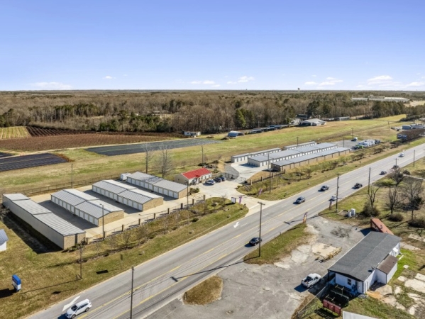 Facility photo: //images.sparefoot.com/medium/24294069121acbe3bd6.jpg