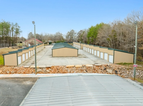 Facility photo: //images.sparefoot.com/medium/24294069121ad7d9bb8.jpg