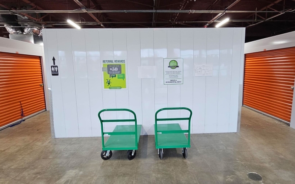 Facility photo: //images.sparefoot.com/medium/242960693050e6afb61.jpg