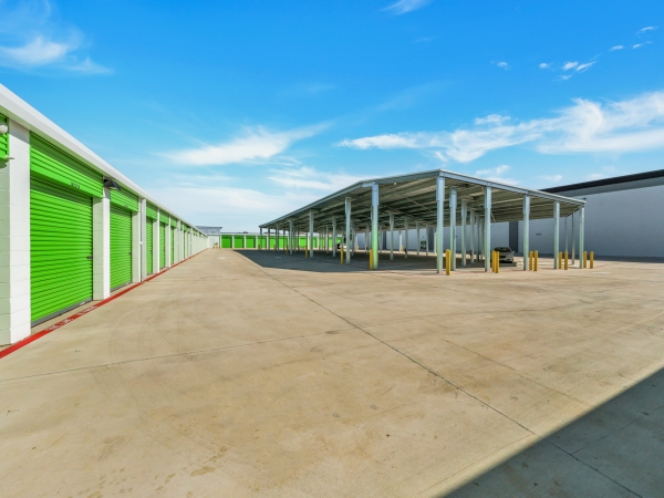 Facility photo: //images.sparefoot.com/medium/24296269c2d7195c59d.jpg