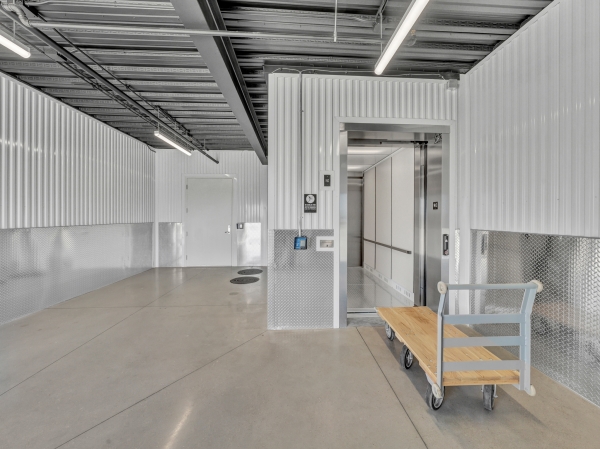 Facility photo: //images.sparefoot.com/medium/24296269c2d74a7f62c.jpg