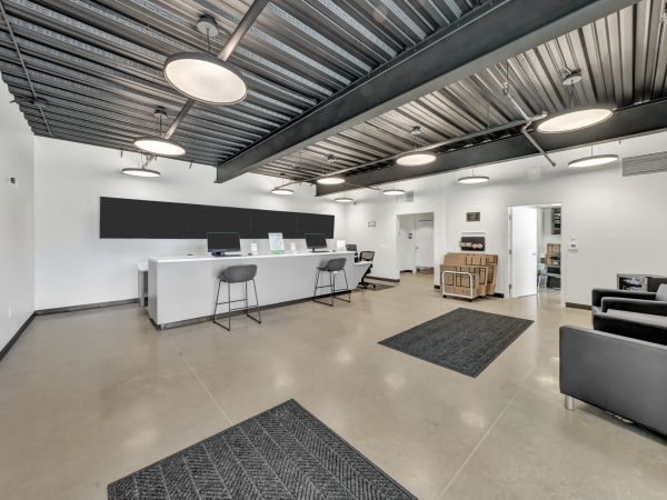 Facility photo: //images.sparefoot.com/medium/24296269c2d7766ecc9.jpg