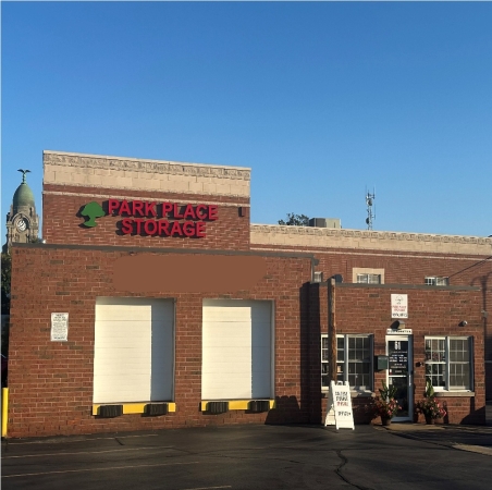 Facility photo: //images.sparefoot.com/medium/242965691646779937c.jpg