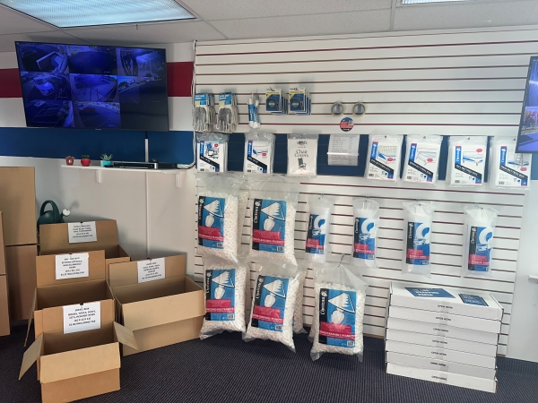 Facility photo: //images.sparefoot.com/medium/242965691780edbdf39.jpg