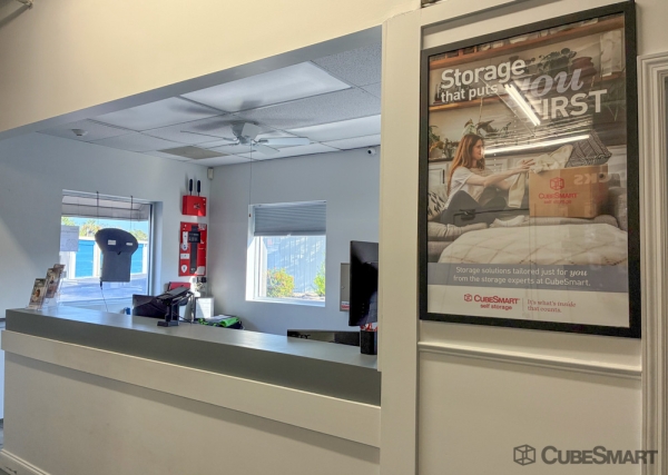 Facility photo: //images.sparefoot.com/medium/242981691d848926b30.jpg