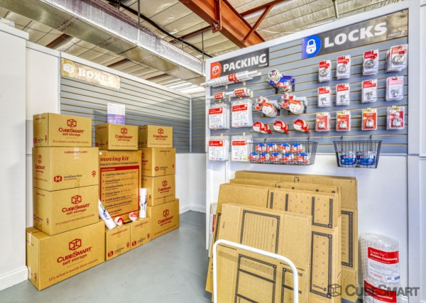 Facility photo: //images.sparefoot.com/medium/24298169f5a5321f99e.jpg