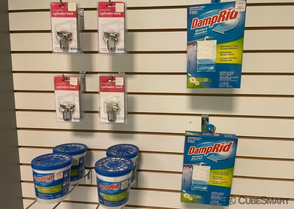 Facility photo: //images.sparefoot.com/medium/242982693aa94c7fa32.jpg