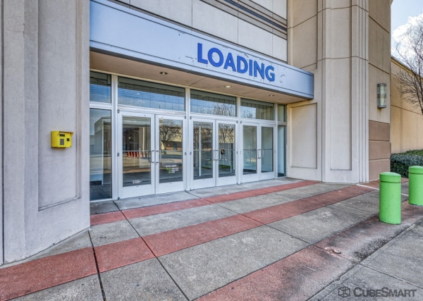 Facility photo: //images.sparefoot.com/medium/24298269f70d686087d.jpg