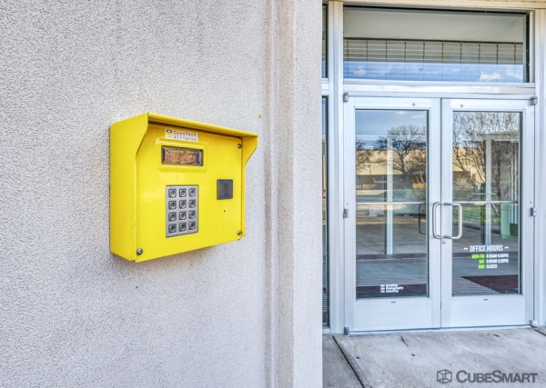 Facility photo: //images.sparefoot.com/medium/24298269f70d69dcf47.jpg