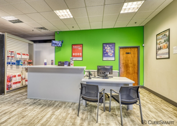 Facility photo: //images.sparefoot.com/medium/24298269fc5f7ac2b09.jpg