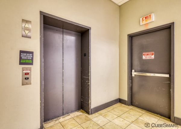Facility photo: //images.sparefoot.com/medium/24298269fc5f7ed8d62.jpg