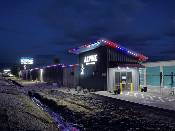 Facility photo: //images.sparefoot.com/medium/24298569177a523ff5d.jpg