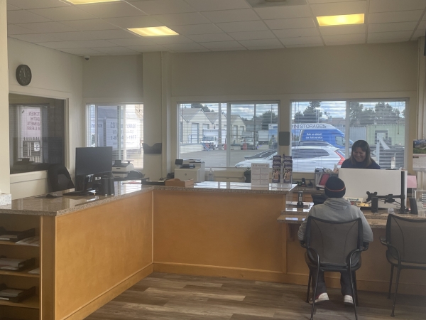 Facility photo: //images.sparefoot.com/medium/242988691d00778e502.jpg