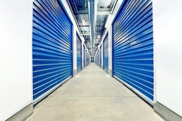 Facility photo: //images.sparefoot.com/medium/242992691b97bf10e18.jpg