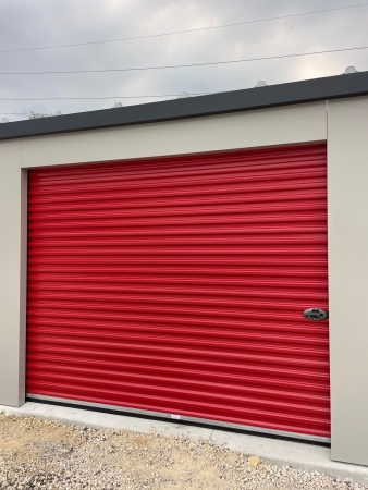 Facility photo: //images.sparefoot.com/medium/242996691cd9814761a.jpg