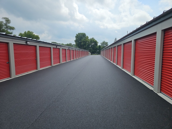 Facility photo: //images.sparefoot.com/medium/242996691cd9e1ca16f.jpg