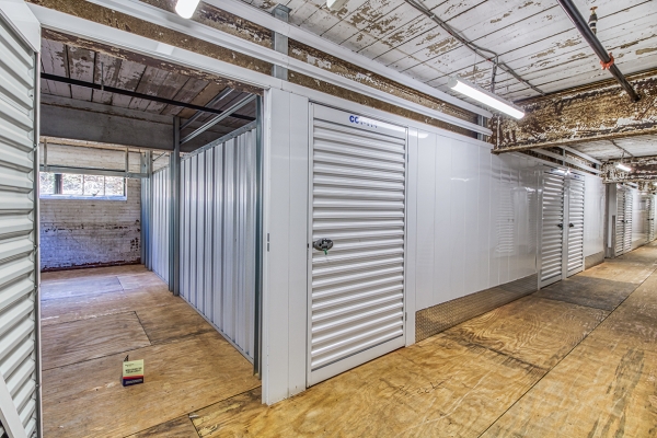 Facility photo: //images.sparefoot.com/medium/242997691d062029408.jpg