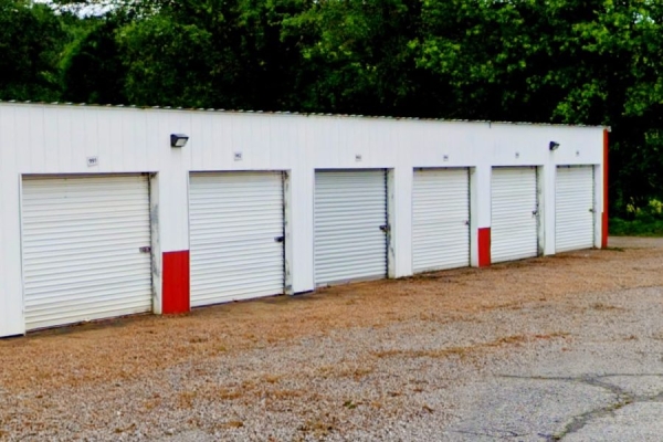 Facility photo: //images.sparefoot.com/medium/243003691cb1303dae7.jpg