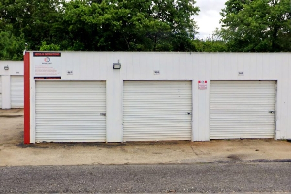 Facility photo: //images.sparefoot.com/medium/243003691cb13109abf.jpg