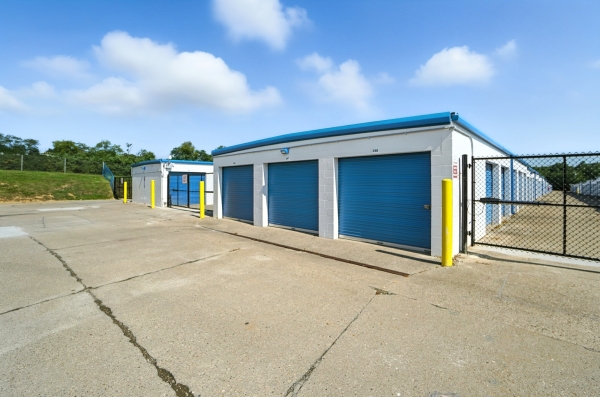 Facility photo: //images.sparefoot.com/medium/243004691e29687dd45.jpg