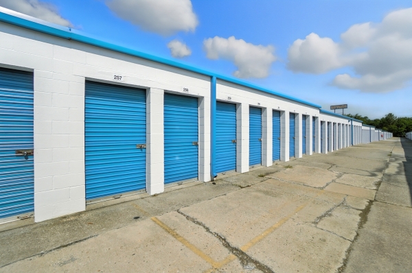 Facility photo: //images.sparefoot.com/medium/243004691e296ee9aed.jpg